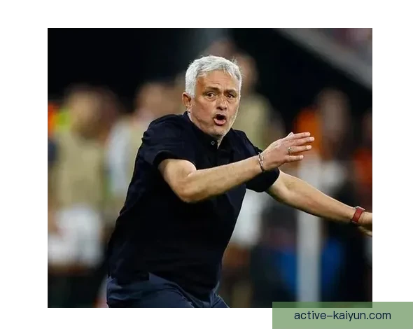 穆里尼奥持续保持战术灵活性，比赛阅读能力备受关注