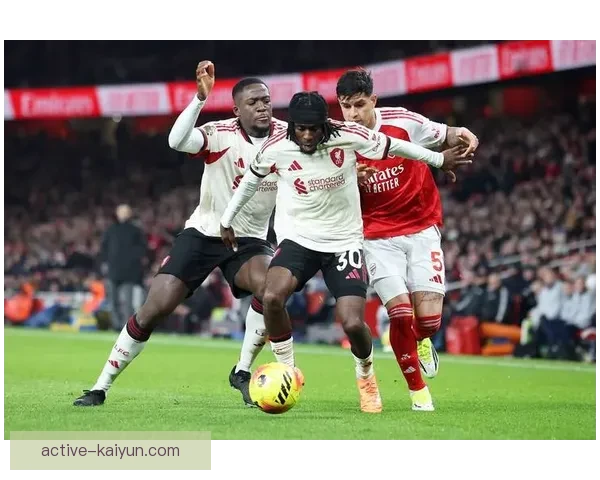英超阿森纳对阵利物浦的比赛将成为双方竞争状态的关键考验