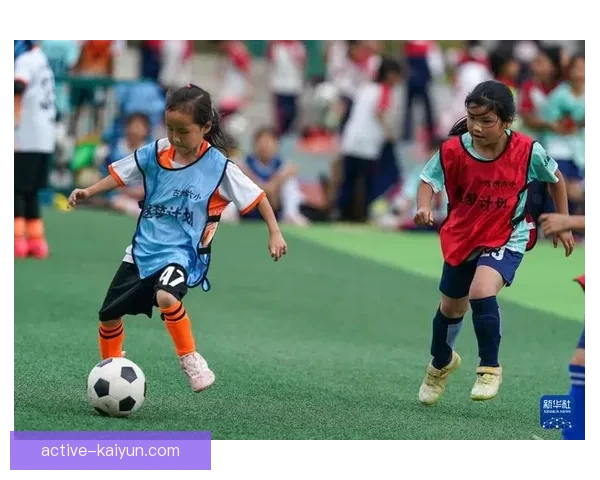 球迷嘉年华活动火热开展，足球文化体验持续升温