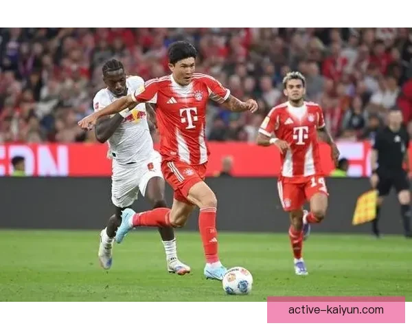 金玟哉与帕梅卡诺搭档后防线表现稳健